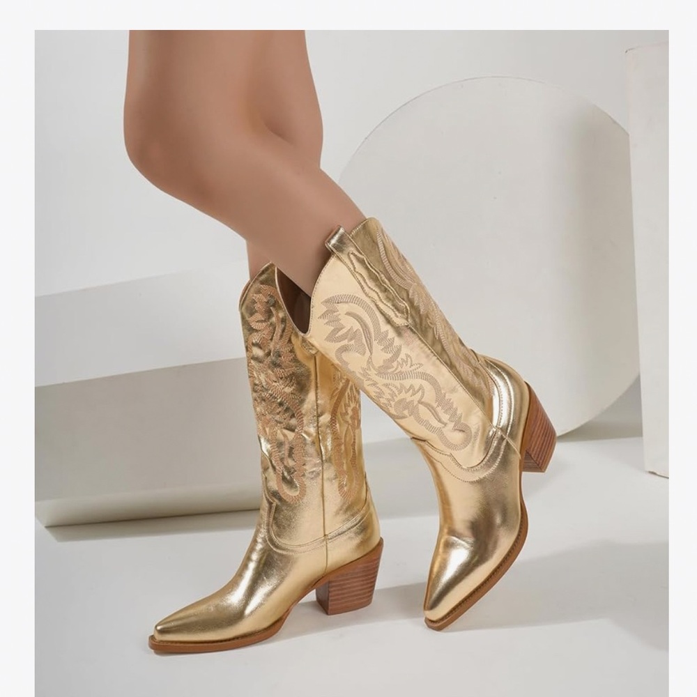 Elegant Gold Pull On Western Style Heeled Boots New 8M